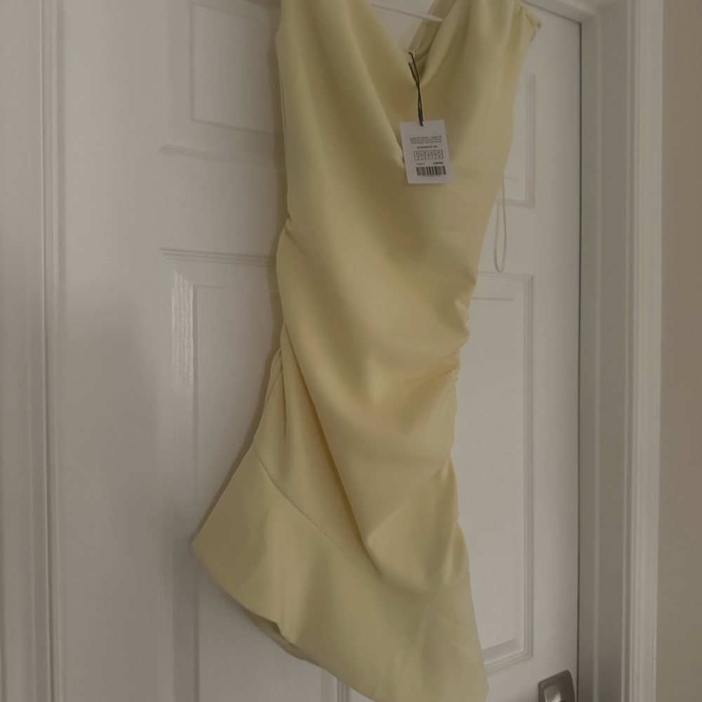 Elegant Cream Sleeveless Dress off the shoulder